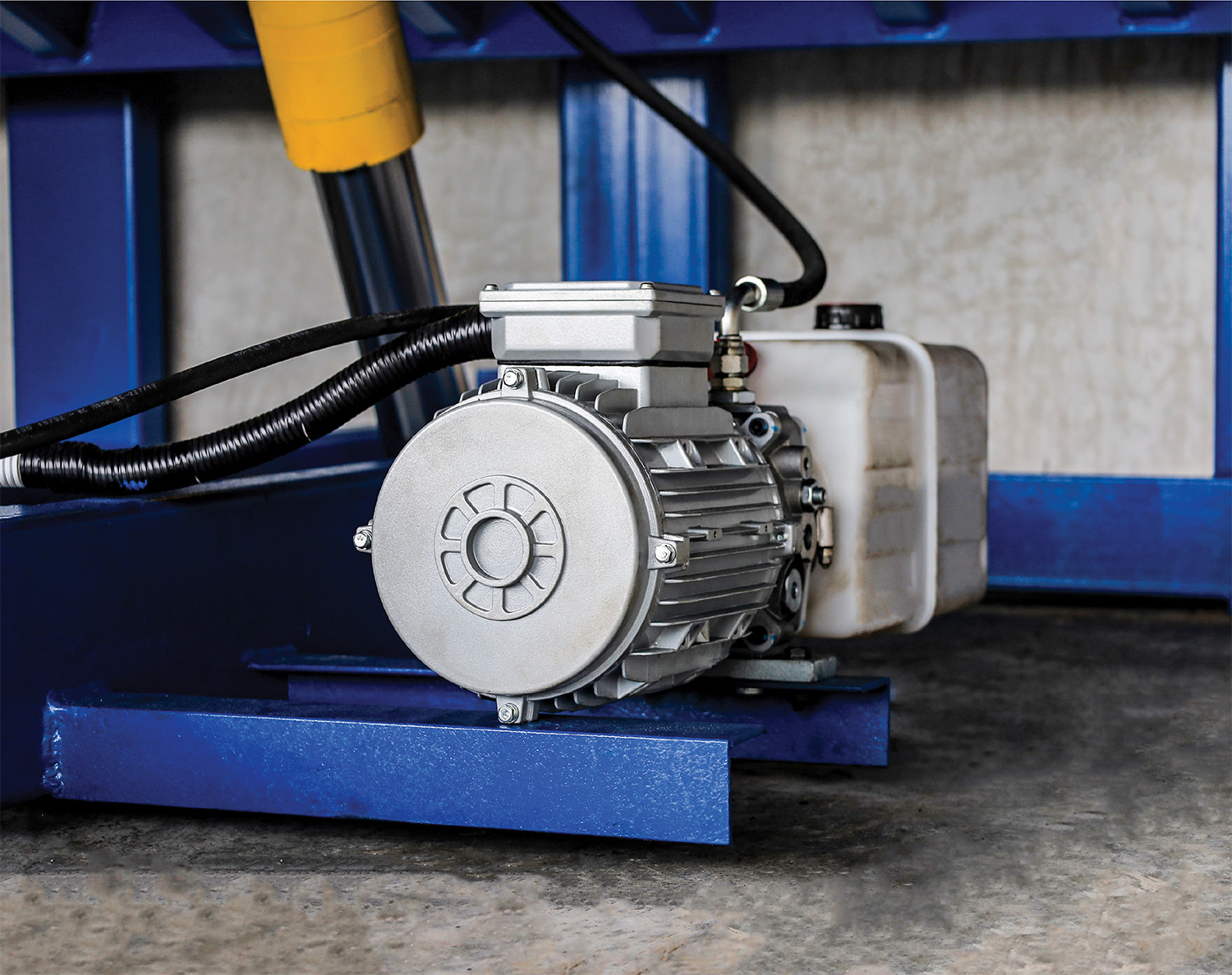 675_DOCK LEVELLER_CATALOG DESIGN FINAL-7